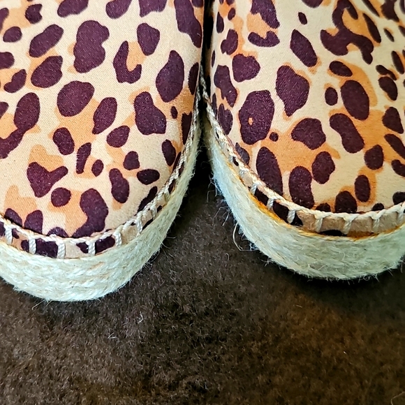 Flat Shoes - Picture 6 of 16